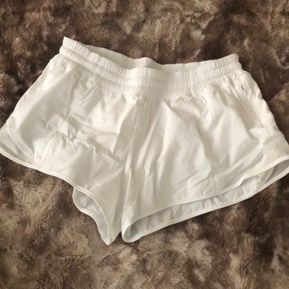 Hotty hot shorts 2.5” lululemon